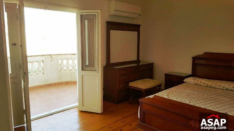 Apartment with Balcony for Rent in Beverly Hills