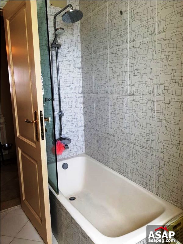 Villa with Big Garden for Rent in Lake View Villa with Big Garden for Rent in Lake View