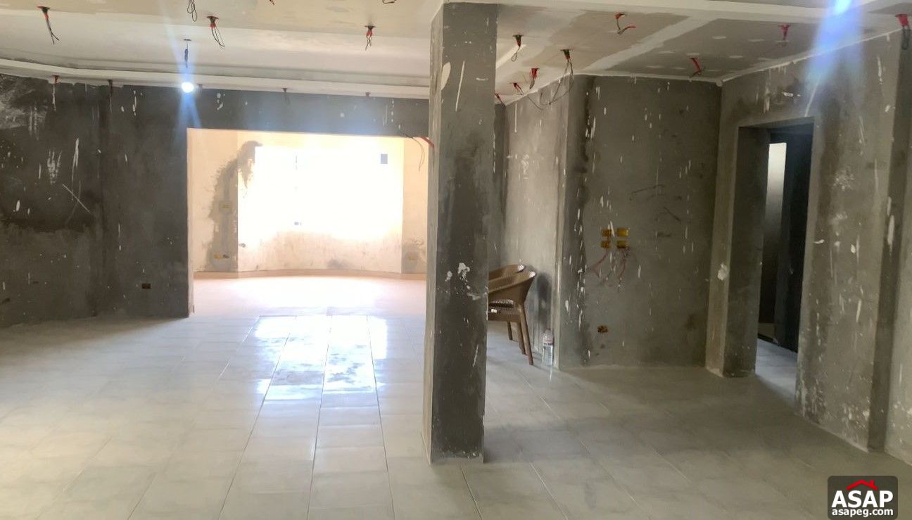 Apartment with Pool View for Sale in Mountain View Hyde Park Apartment with Pool View for Sale in Mountain View Hyde Park