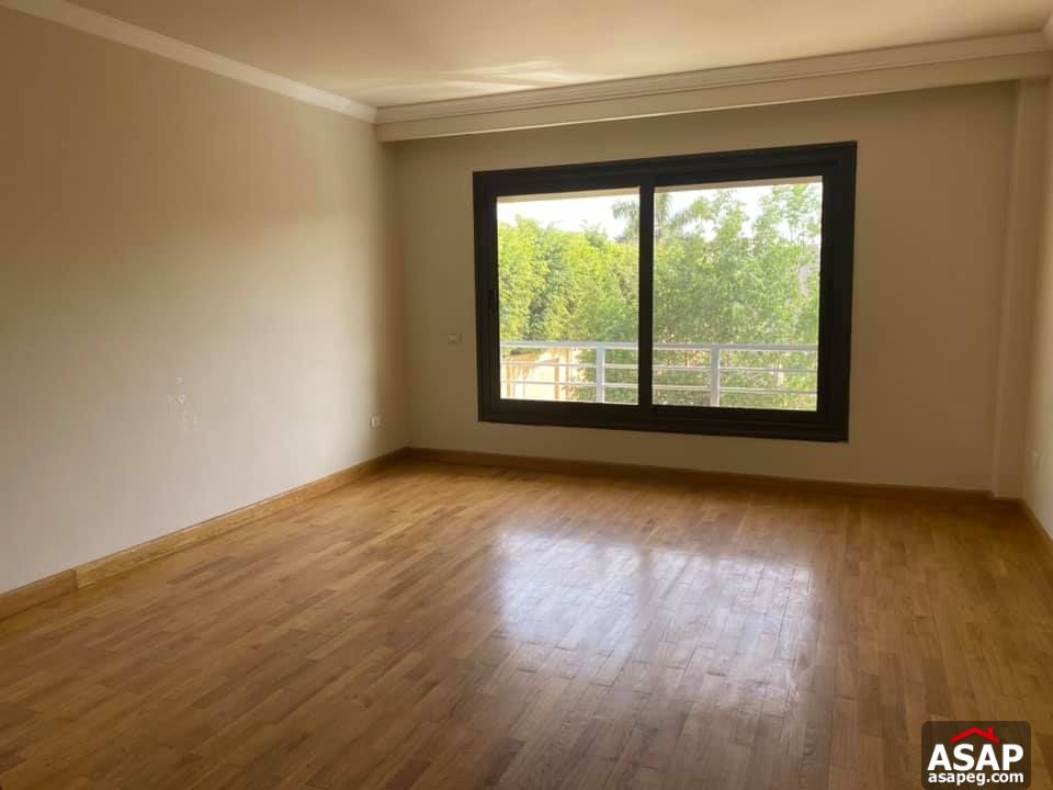 Stand Alone with Swimming Pool for Sale in Beverly Hills