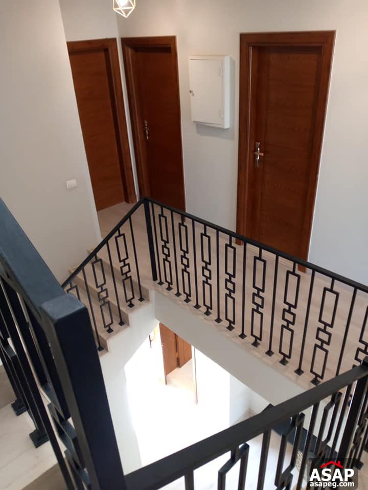 Twin House with Lake View for Sale in Palm Hills Golf View