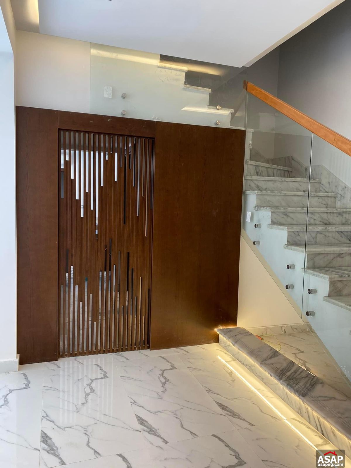 Duplex with Garden or Rent in Eastown Duplex with Garden or Rent in Eastown