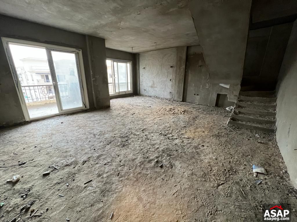 Penthouse with Lake View for Sale in Stone Residence Penthouse with Lake View for Sale in Stone Residence