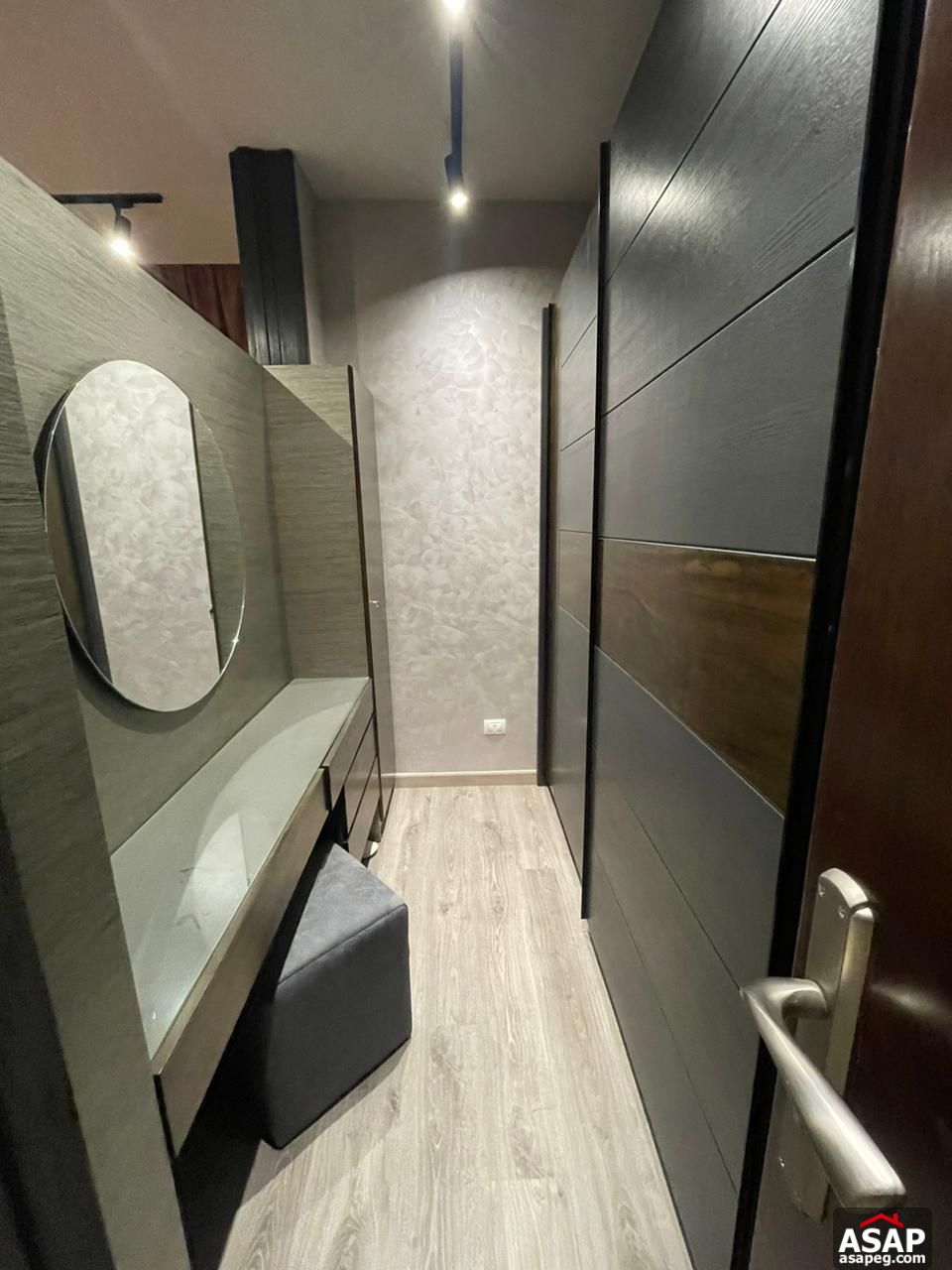 Furnished Apartment for Rent in Eastown Furnished Apartment for Rent in Eastown