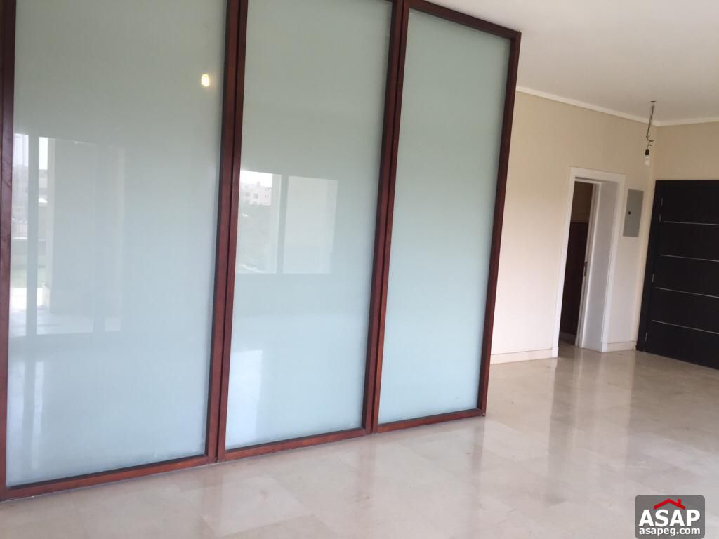 Apartment with Private Garden in The Village Palm Hills