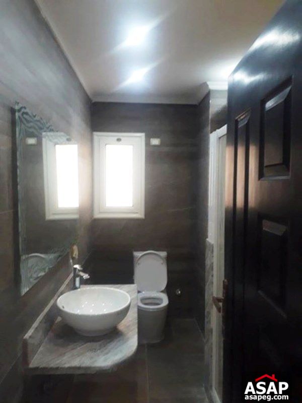 Apartment with Pool View in Mountain View