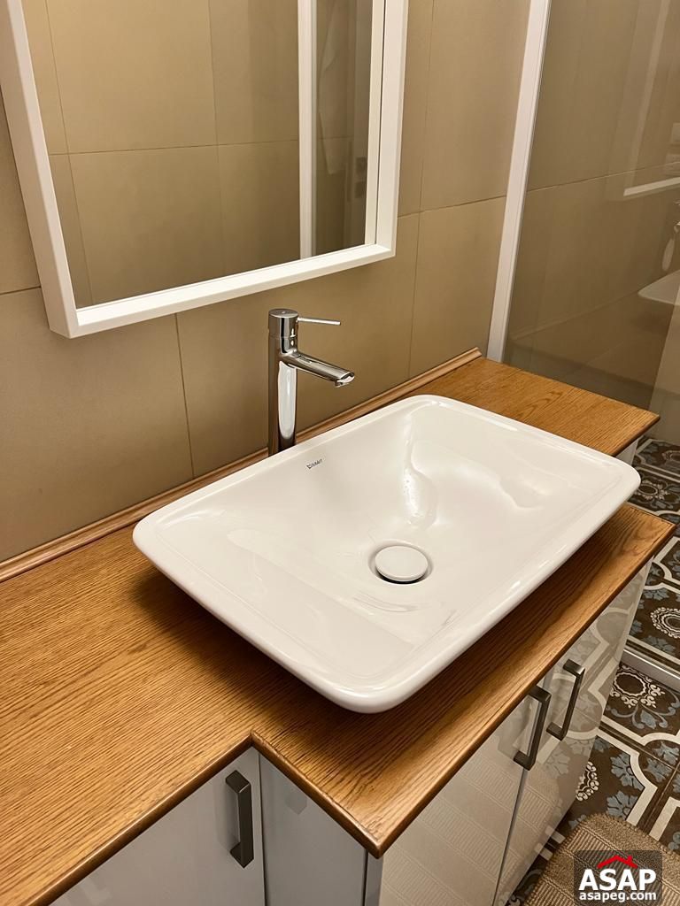 Furnished Apartment for Sale in Mountain View Hyde Park