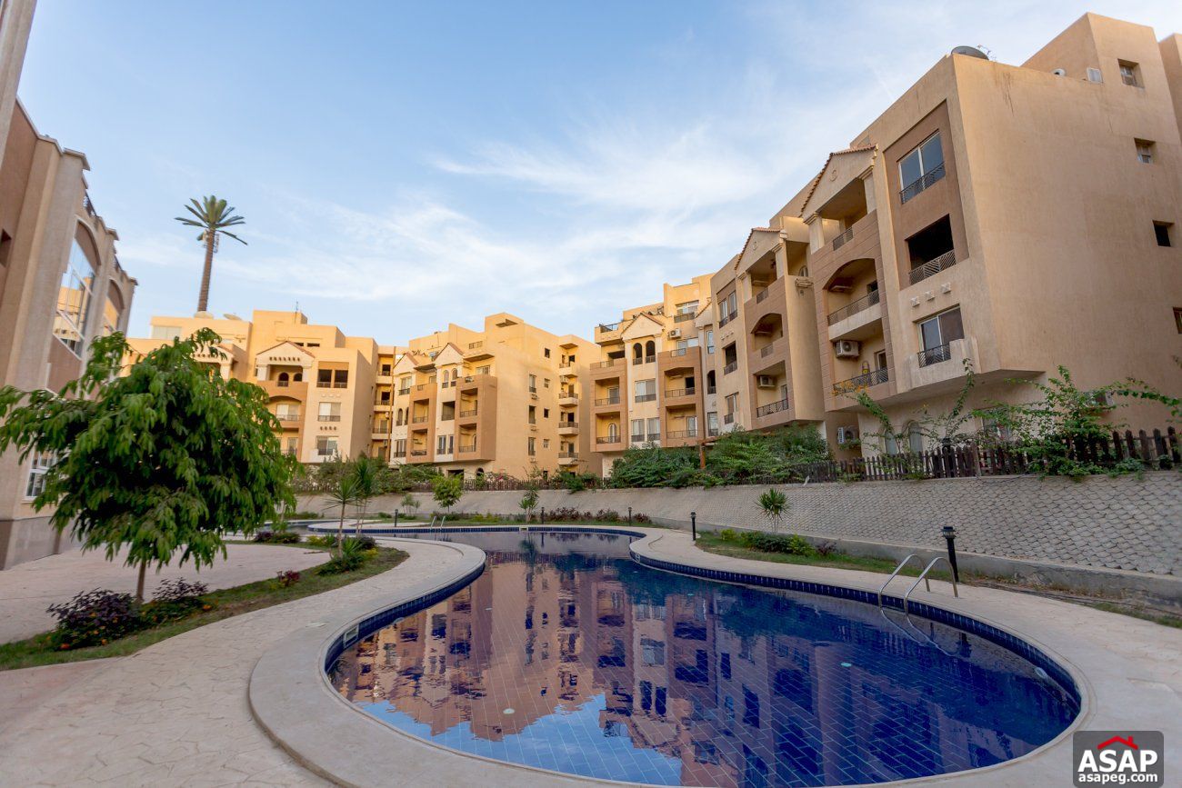 Flat with private garden at highland park for sale