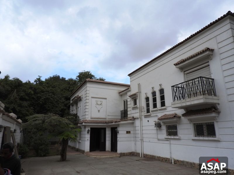 Villa with Big Garden in Katameya Residence