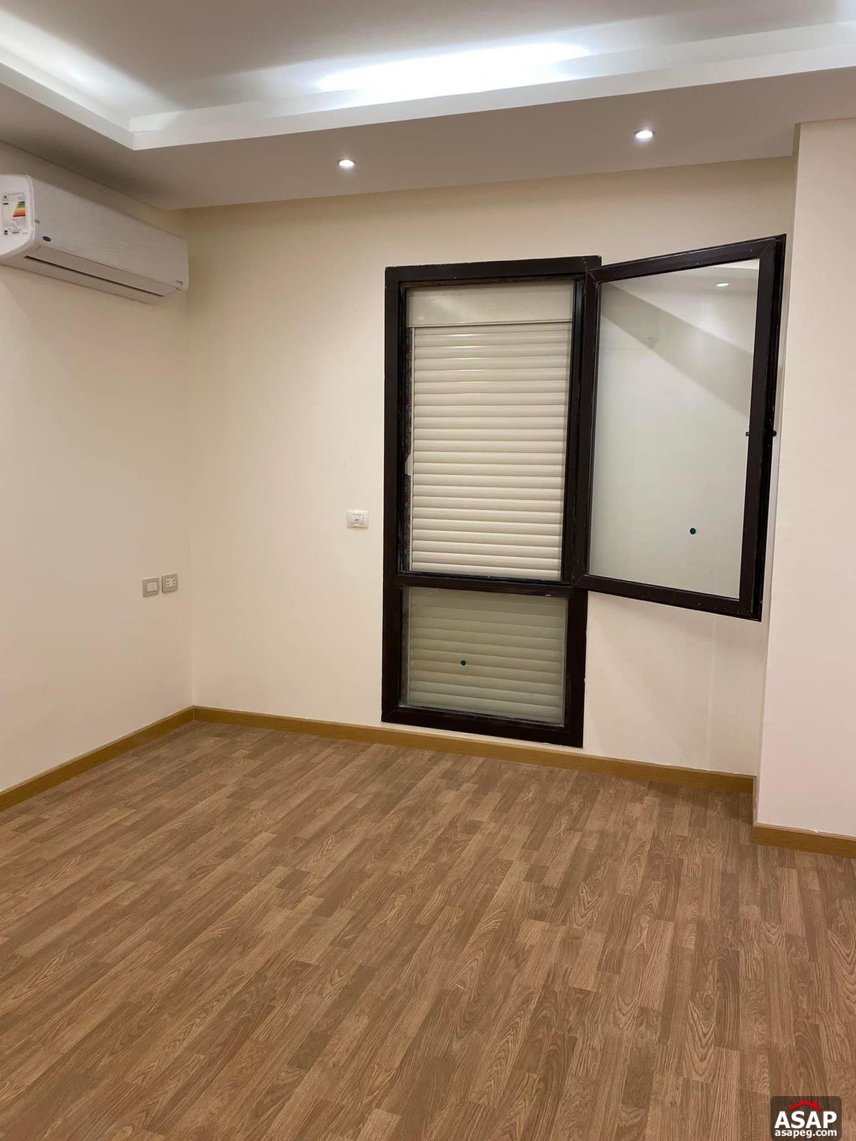 Duplex with Garden or Rent in Eastown Duplex with Garden or Rent in Eastown