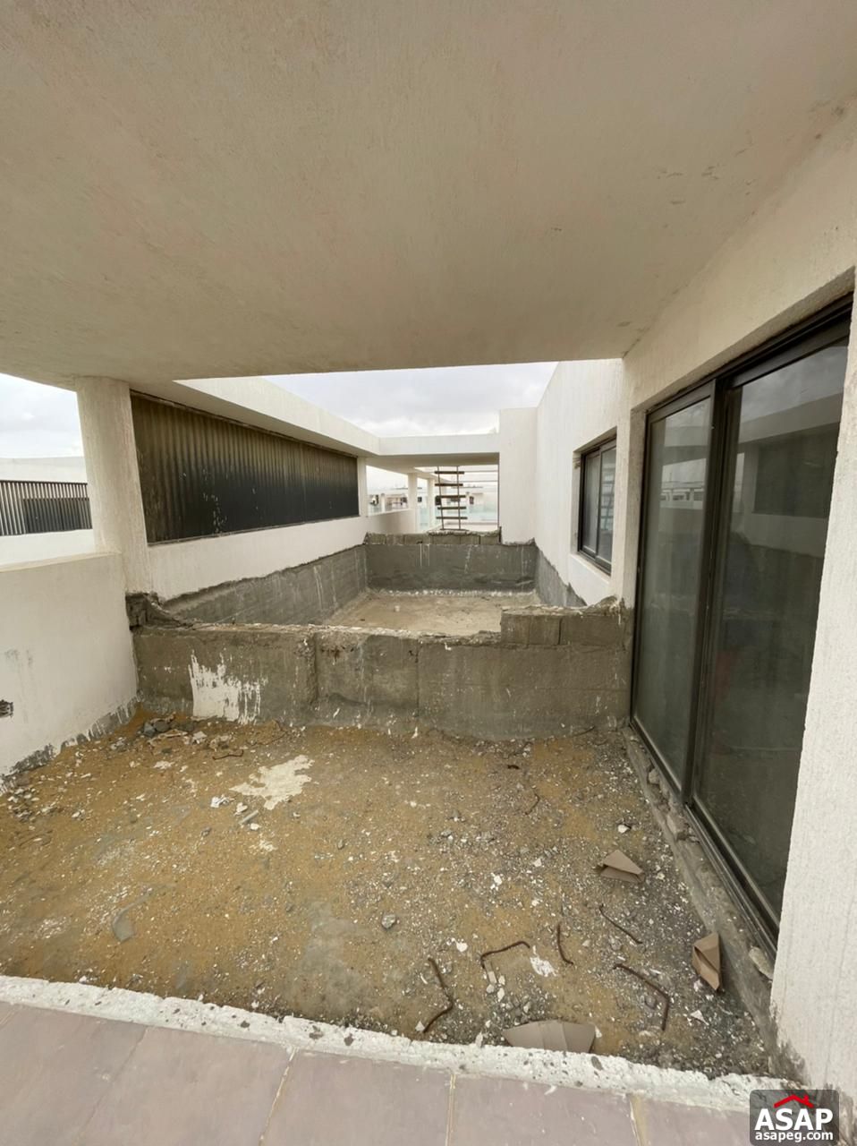 Penthouse with Lake View for Sale in Lake View Residence Penthouse with Lake View for Sale in Lake View Residence