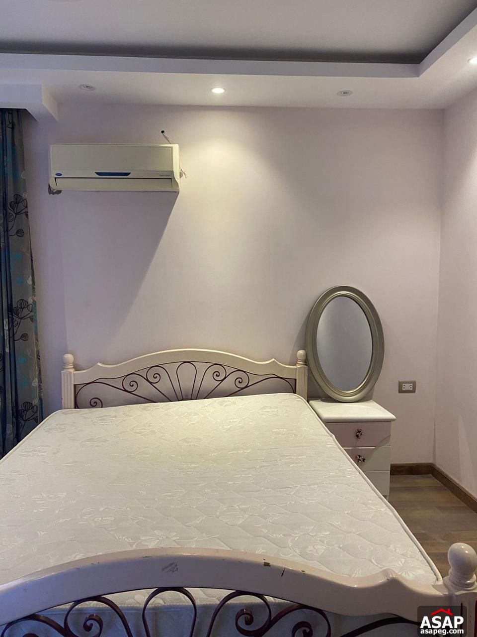 Apartment for Rent in the Square