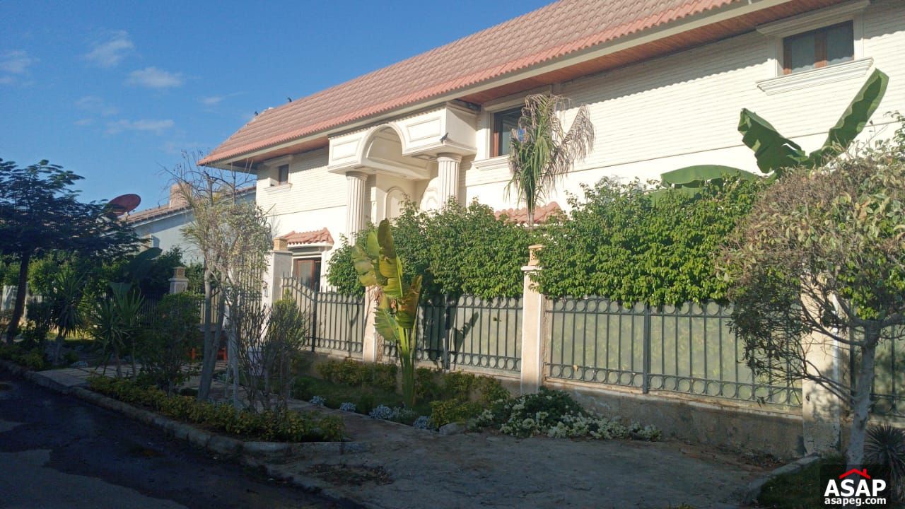 Villa with Swimming Pool for Rent in El Rabwa Compound