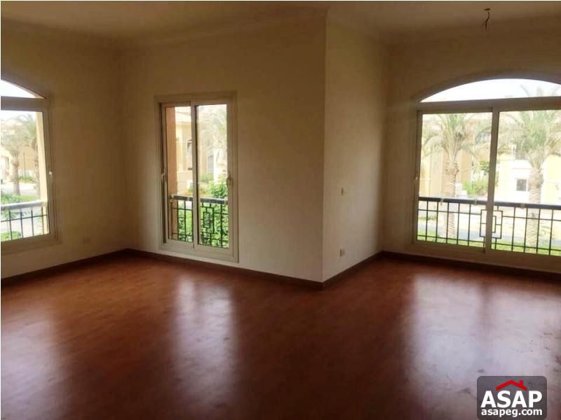 Villa with Private Garden in New Cairo for Rent