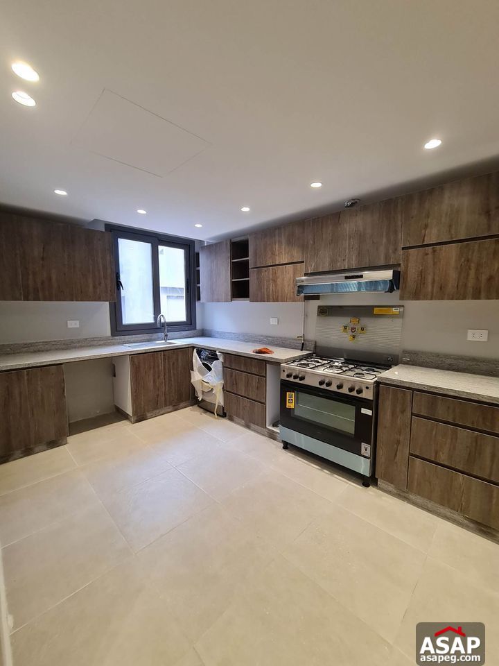 Apartment with Lake View for Rent in Silver Palm Apartment with Lake View for Rent in Silver Palm