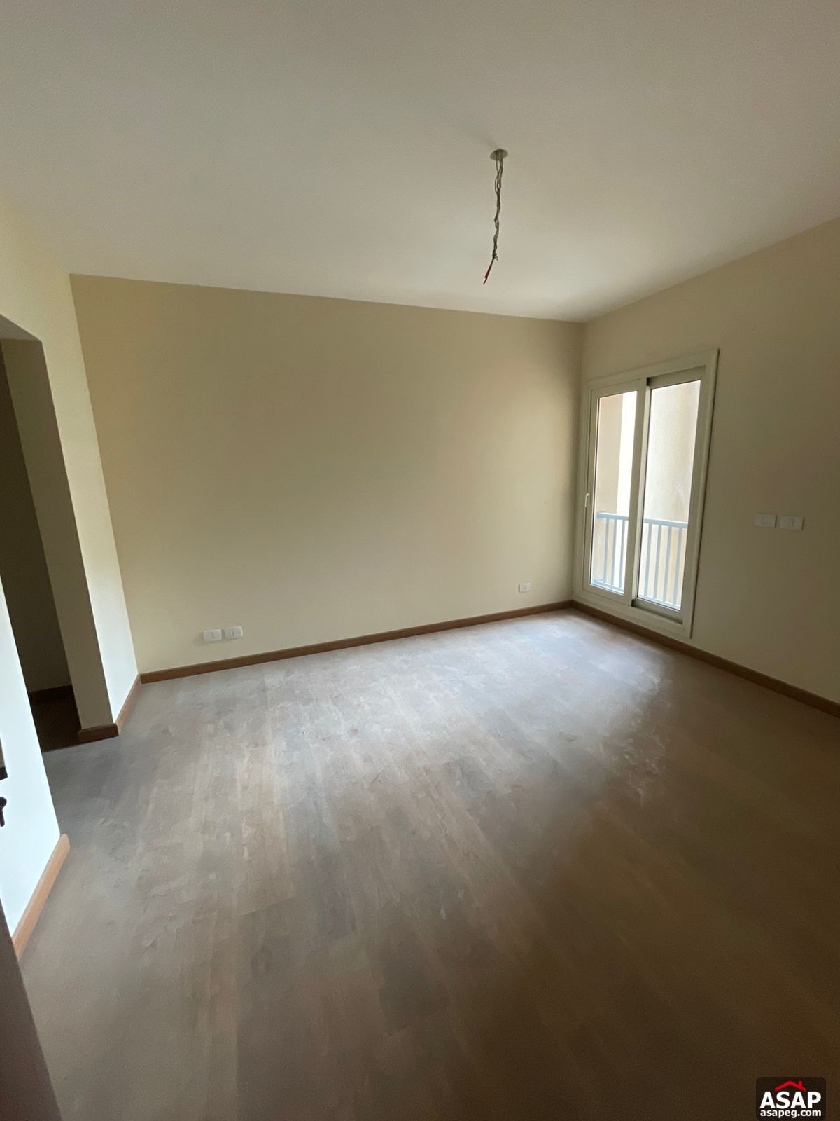 Ground Floor for Sale in 90 Avenue