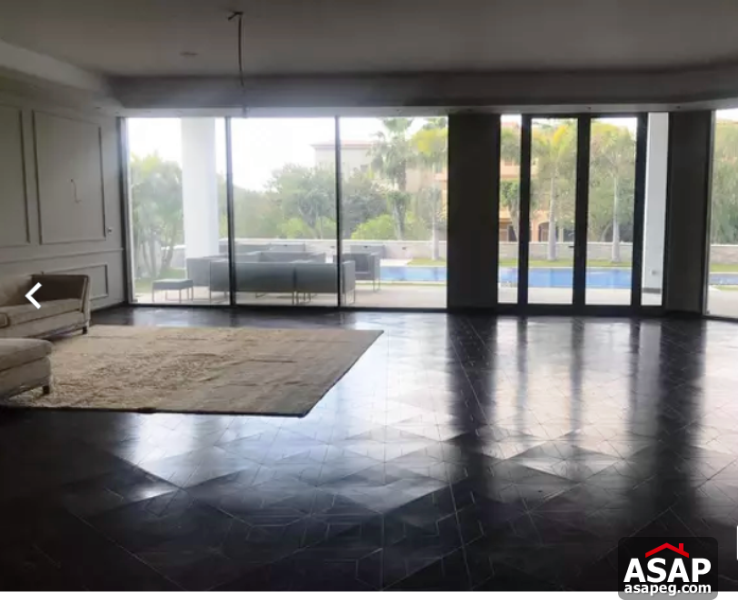 Villa with Swimming Pool for Sale in Lake View