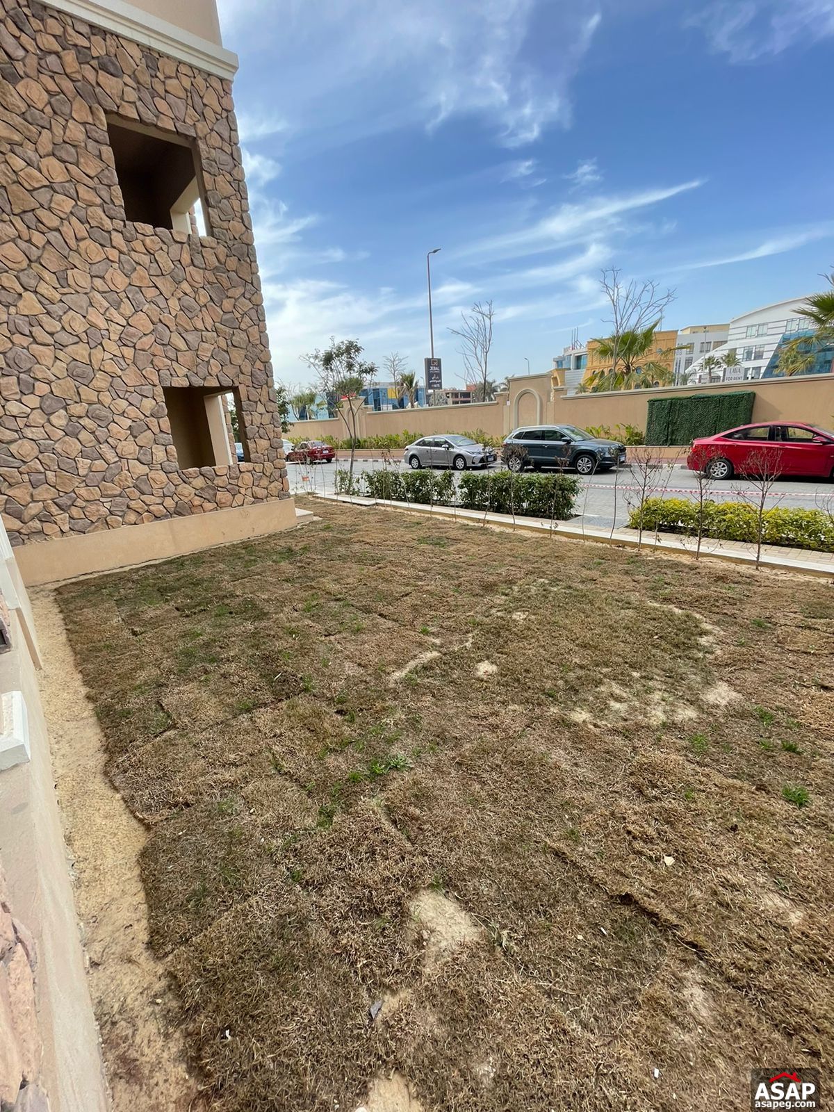 Ground Floor for Sale in 90 Avenue