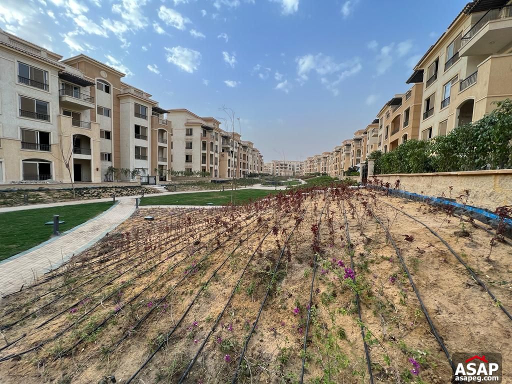 Penthouse with Lake View for Sale in Stone Residence Penthouse with Lake View for Sale in Stone Residence