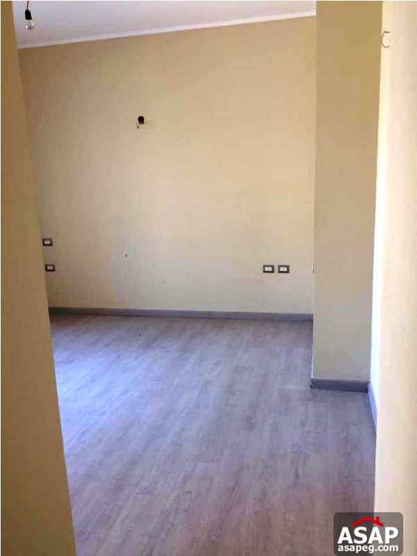 Apartment with Garden in Village Gate for Rent Apartment with Garden in Village Gate for Rent