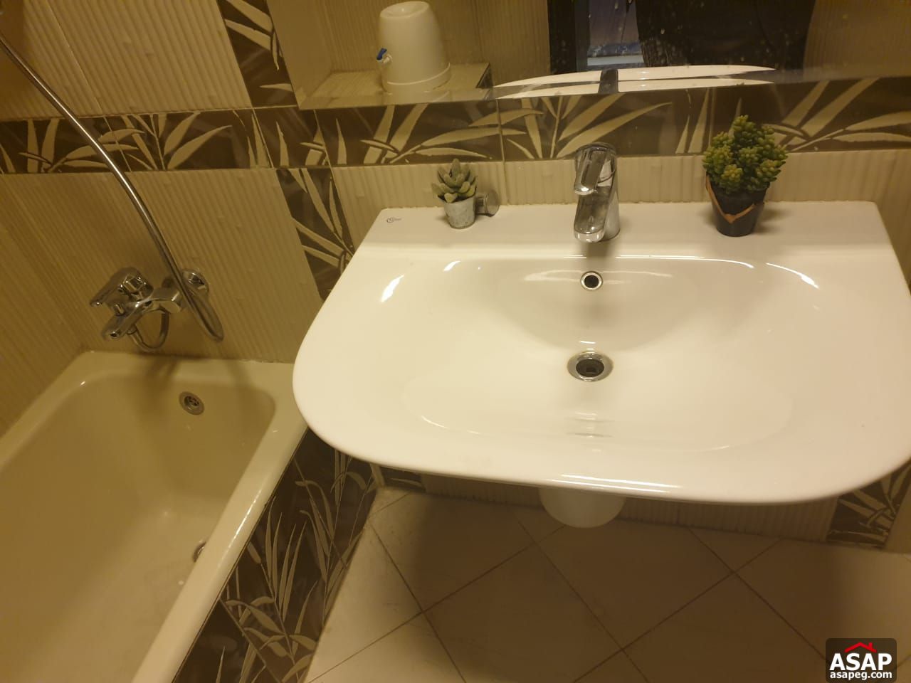 Penthouse for Rent in West Golf