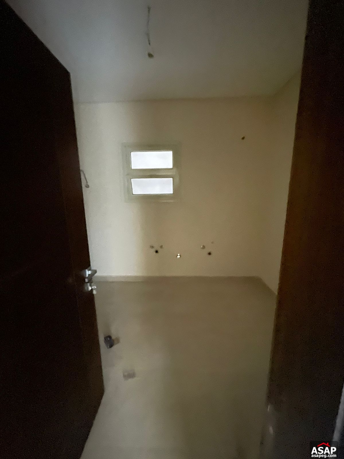 Ground Floor for Sale in 90 Avenue