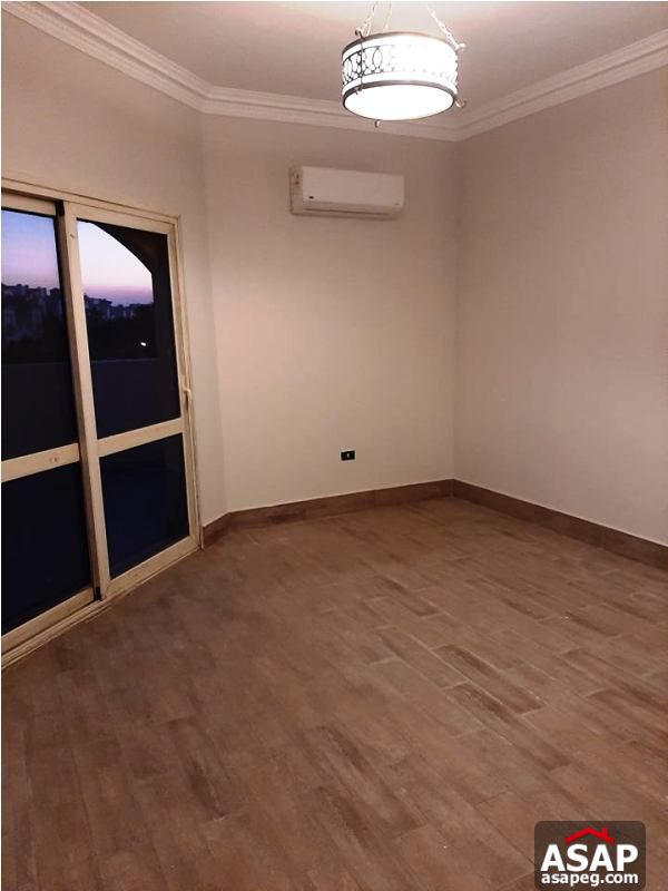 Twin House with Pool View in Patio for rent