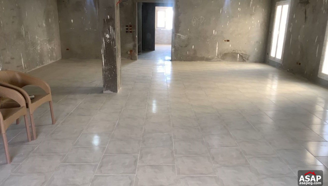 Apartment with Pool View for Sale in Mountain View Hyde Park Apartment with Pool View for Sale in Mountain View Hyde Park