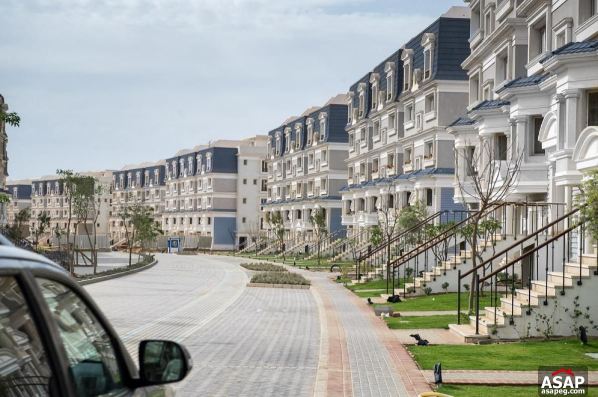 I villa A Garden CORNER at Mountain view hyde park