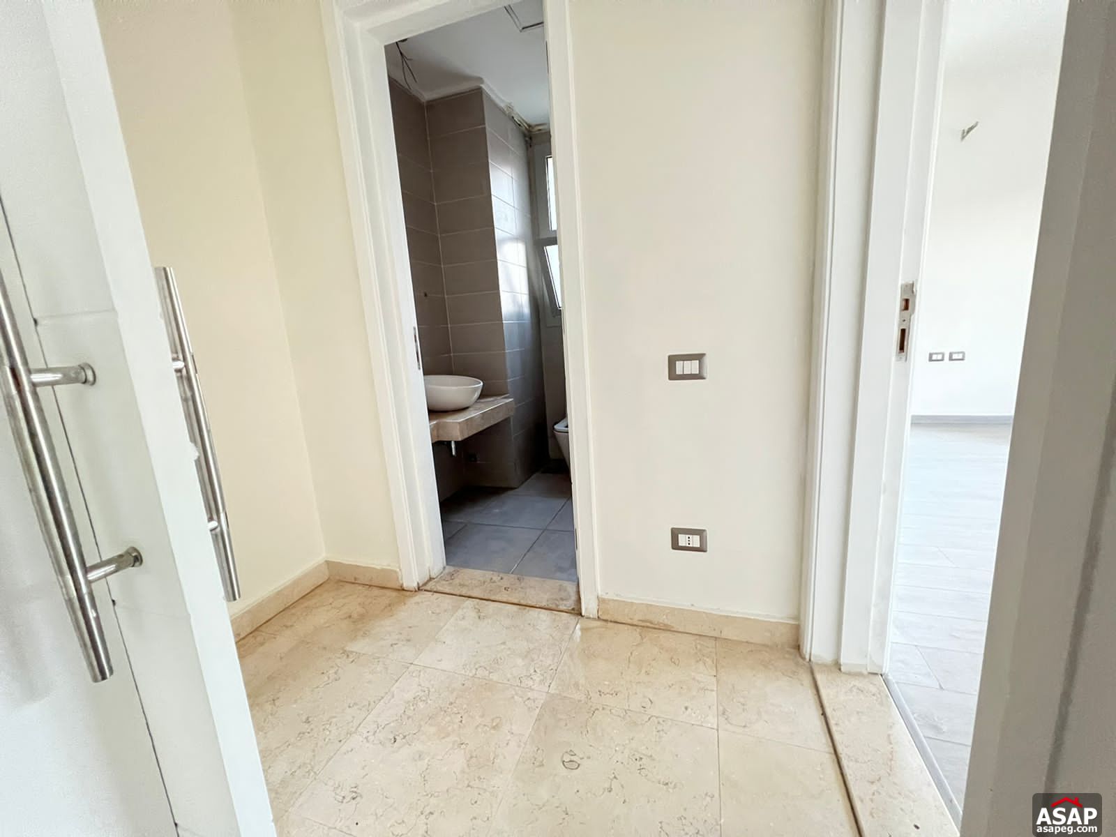 Studio with Garden for Rent in Village Gate Studio with Garden for Rent in Village Gate