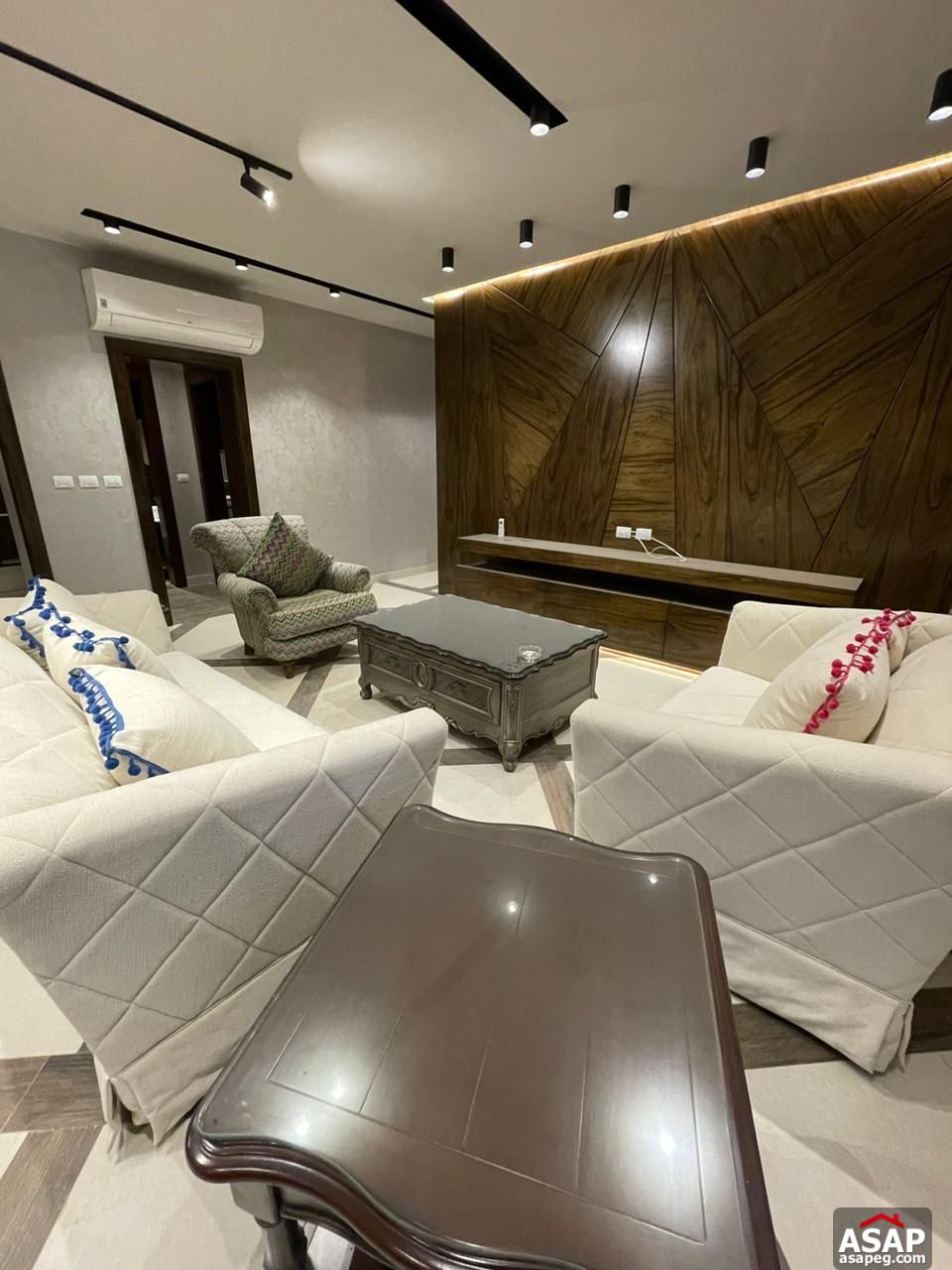 Furnished Apartment for Rent in Eastown Furnished Apartment for Rent in Eastown