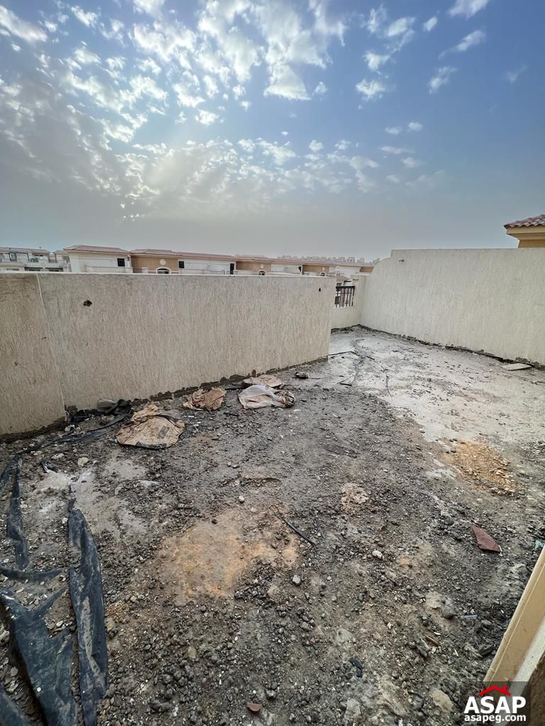 Penthouse with Lake View for Sale in Stone Residence Penthouse with Lake View for Sale in Stone Residence