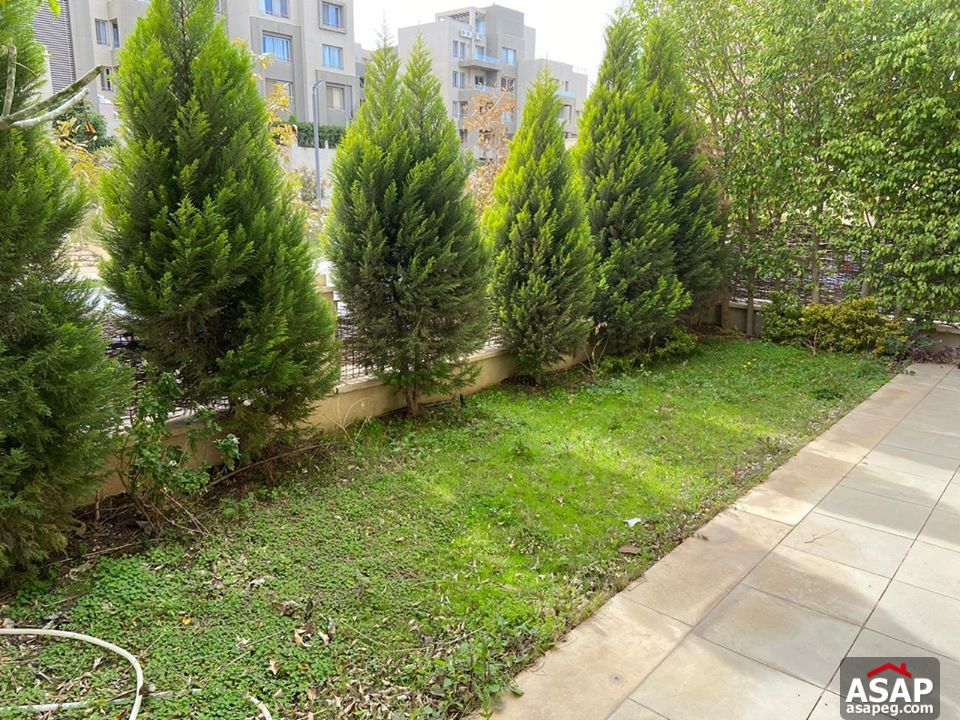 Studio with Private Garden in Village Gate