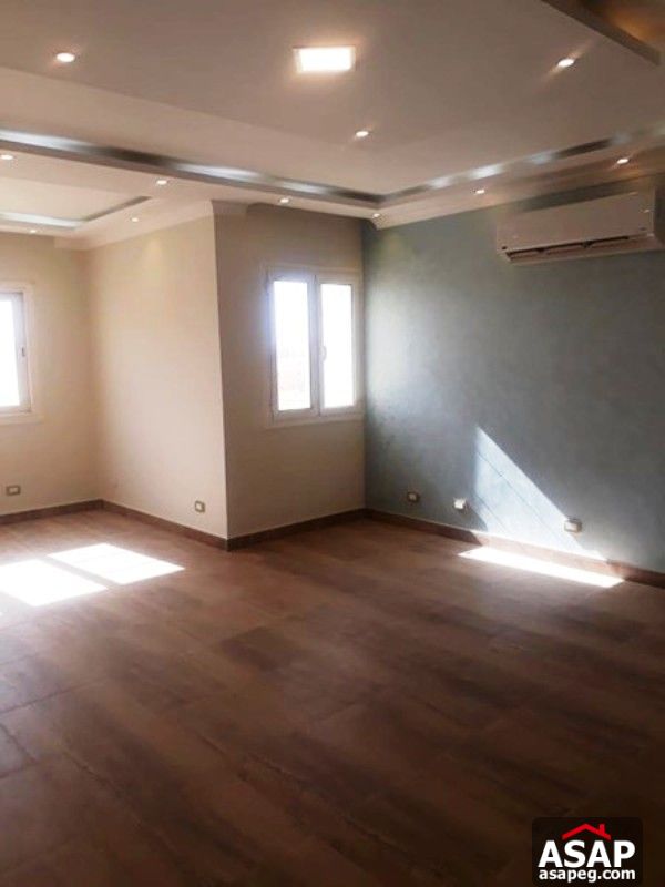 Apartment with Pool View in Mountain View