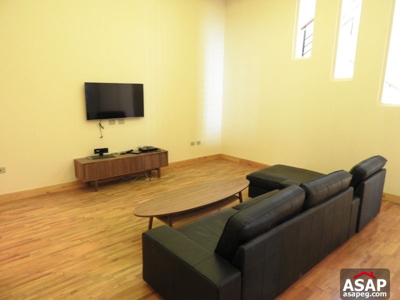 Villa with Swimming Pool in West Golf for Rent