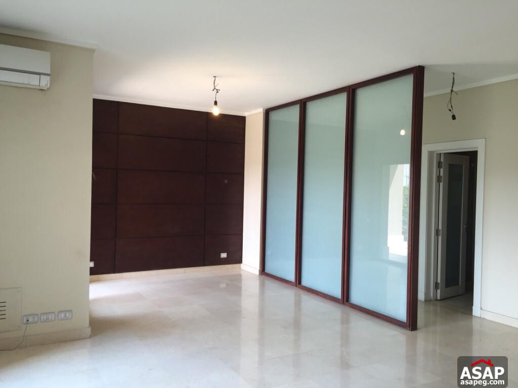 Apartment with Private Garden in The Village Palm Hills