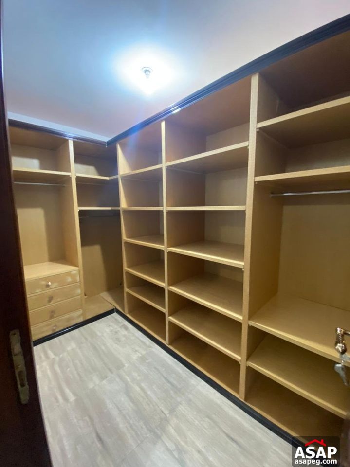 Apartment for Rent in the Square