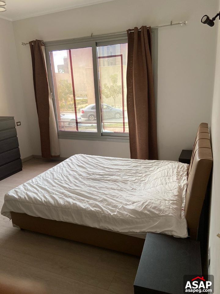 Studio with Private Garden in Village Gate