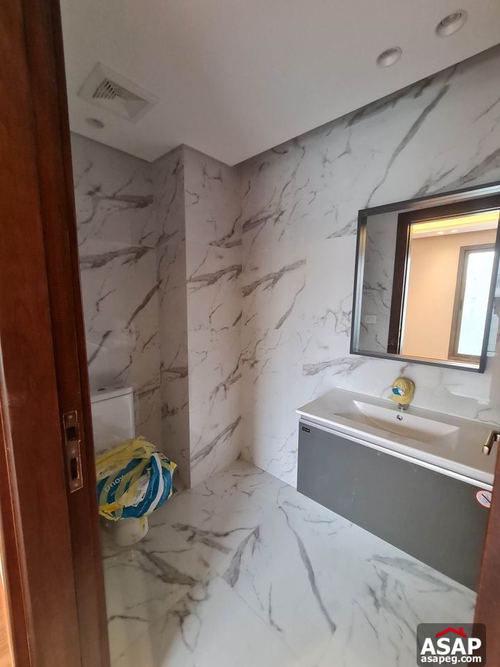 Apartment with Lake View for Rent in Silver Palm Apartment with Lake View for Rent in Silver Palm