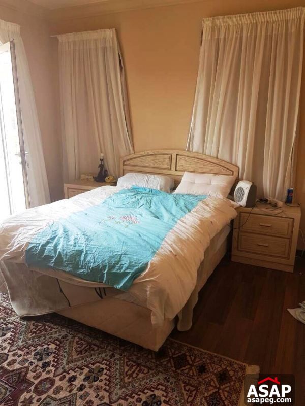 Villa with Private Garden in New Cairo for Rent
