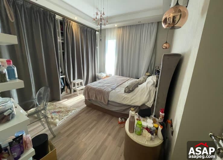 Duplex with Garden for Sale in Village Gate