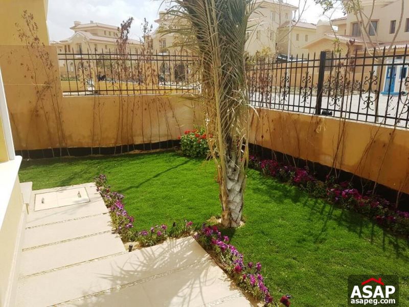 Villa with Private Garden in New Cairo for Rent