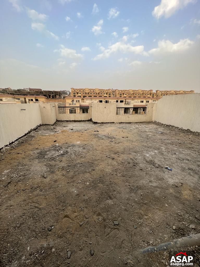 Penthouse with Lake View for Sale in Stone Residence Penthouse with Lake View for Sale in Stone Residence