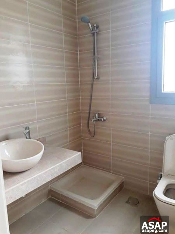 Penthouse with Parking for Rent in Village Gate