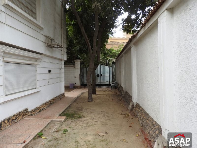 Villa with Big Garden in Katameya Residence