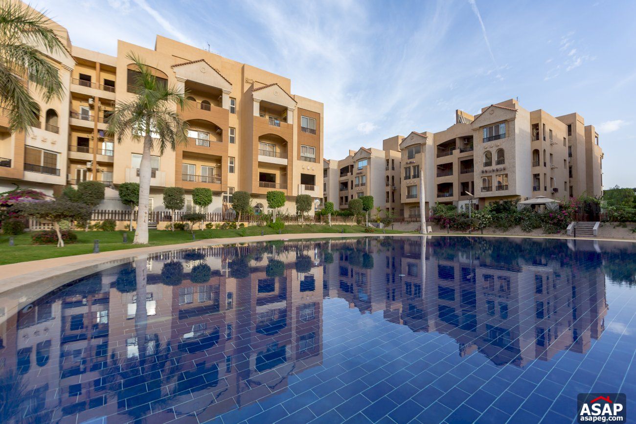 Flat with private garden at highland park for sale