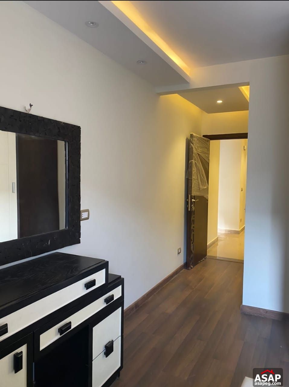 Furnished Flat for Rent in the Square