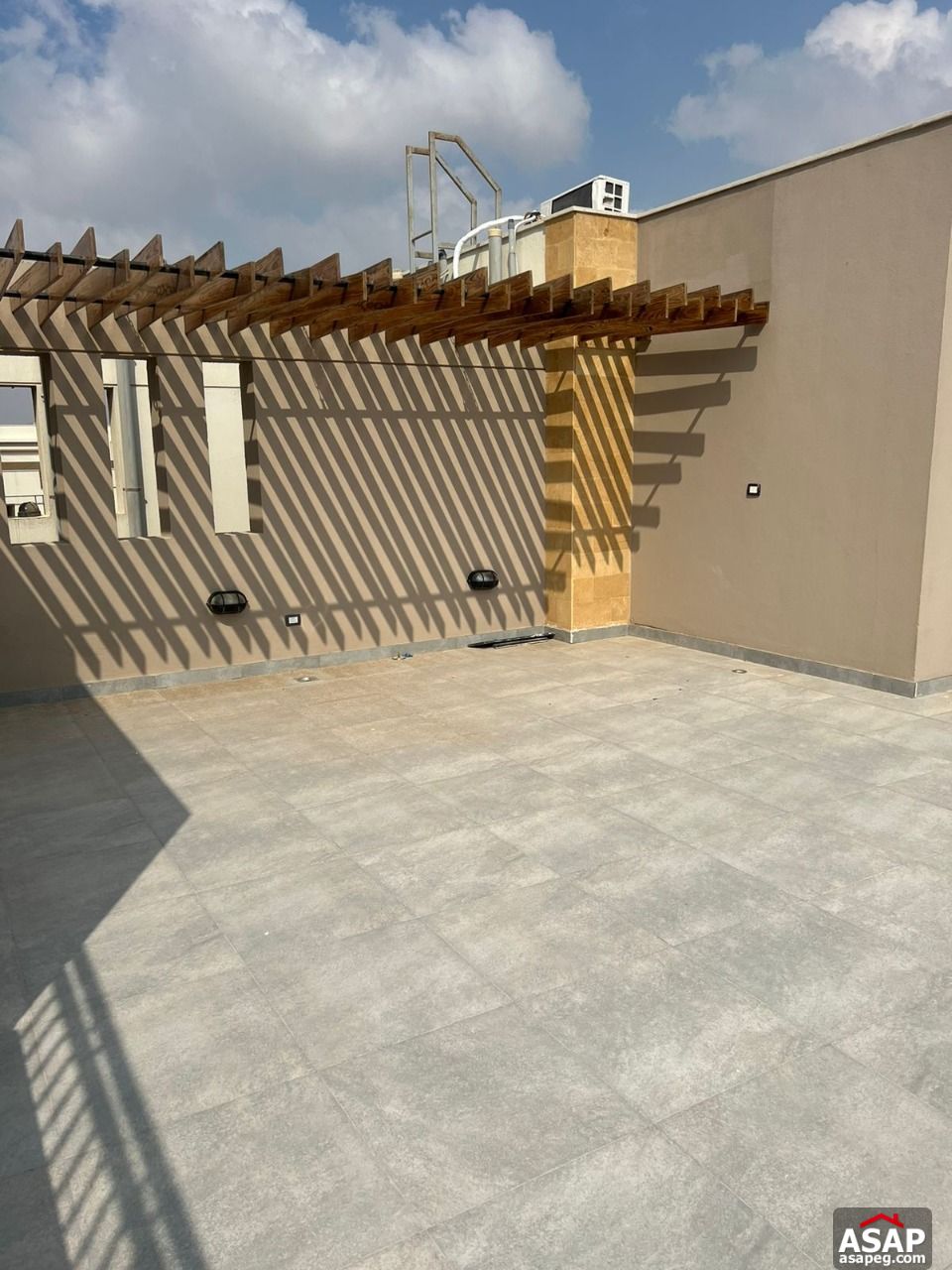 Triplex for Sale in Eastown Sodic Triplex for Sale in Eastown Sodic