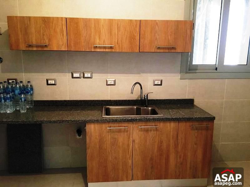 Apartment with Garden in Village Gate