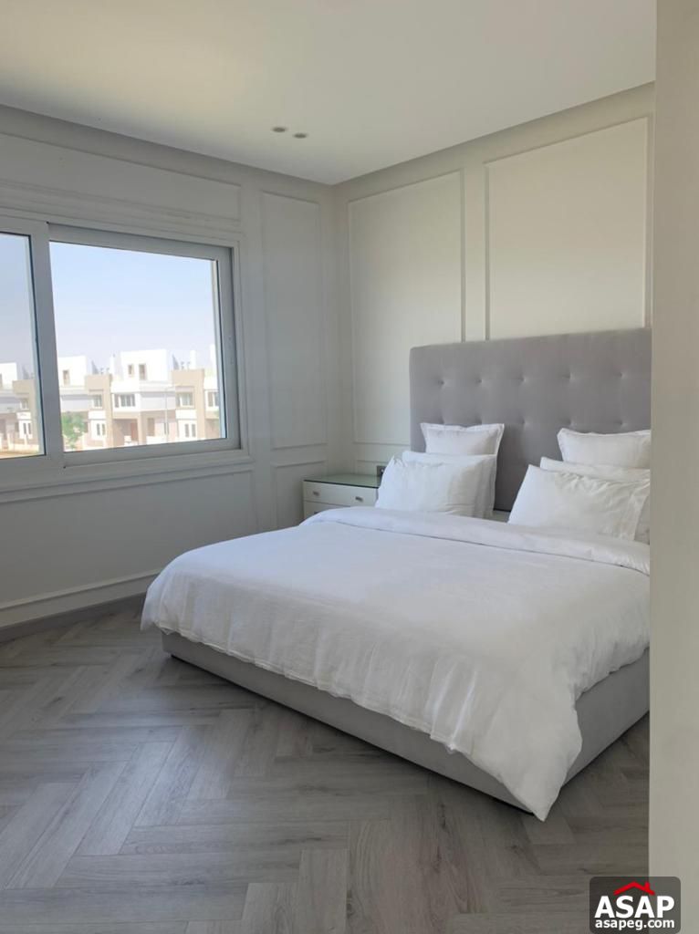 Twin House for Sale in Hyde Park